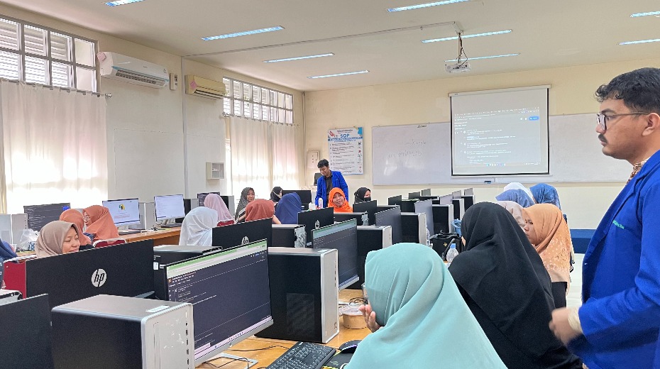 Cover PCR Perkuat Kompetensi Guru Melalui Pendampingan Integrasi AI dan Coding dalam Pembelajaran STEAM