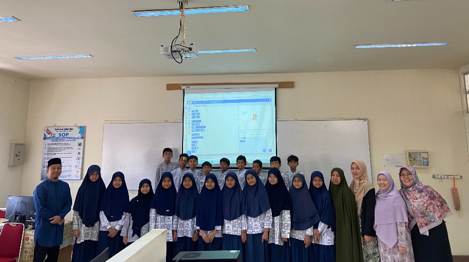 Cover PCR Lakukan Pelatihan Game Edukatif Scratch untuk Siswa SD IT Al-Ittihad Pekanbaru