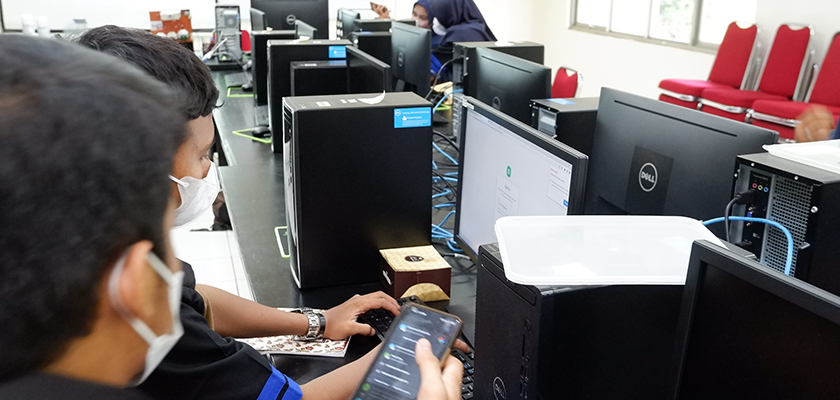 Cover Dosen PCR Berikan Pelatihan IoT untuk Siswa SMKN 1 Bangkinang