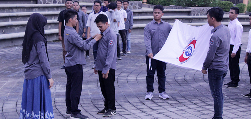 Cover Himakom Kukuhkan Anggota Baru