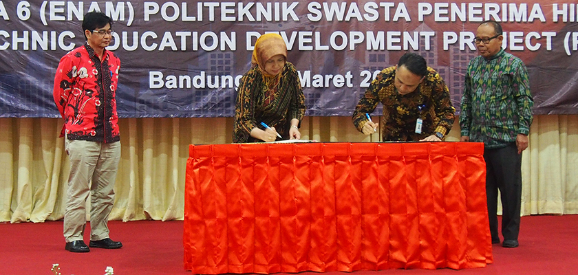 Cover PCR Terima Hibah Aset PEDP dari Pemerintah