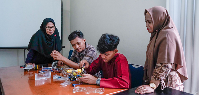 Cover Pengabdian Dosen PCR Dampingi Siswa SLB untuk Lomba Robotic Nasional 
