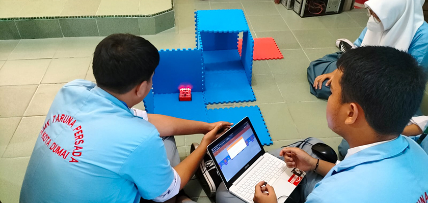 Cover Tim PkM PSTRK PCR Berikan Pelatihan IoT dan Computational Thinking Siswa SMKS Taruna Persada Dumai
