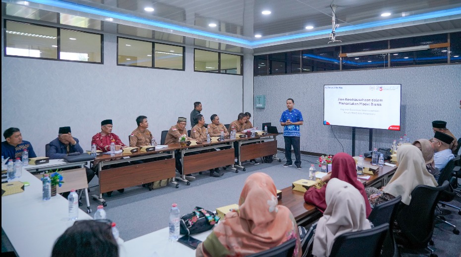 Cover PCR Terima Kunjungan MKKS SMA Swasta Pekanbaru, Perkuat Kompetensi Kewirausahaan Kepala Sekolah